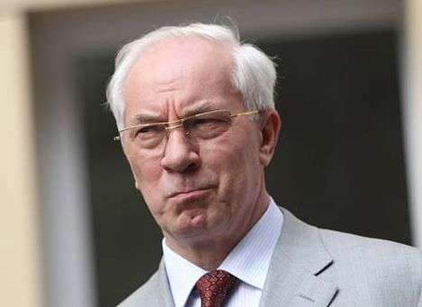 Азаров против национальности в паспортах украинцев