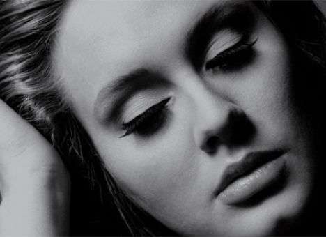 Адель ворвалась в список самых продаваемых альбомов США всех времен