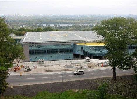 Под вертодромом на Парковой строят деловой центр с рестораном (ФОТО)