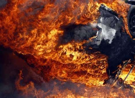 На Луганщине сожгли автомобиль депутата