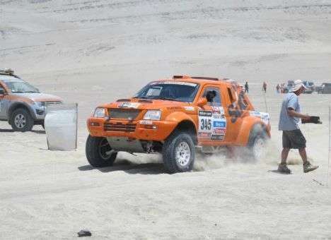 Украинский экипаж на «Дакаре» сохранил позицию