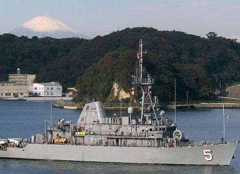 Военный корабль США сел на мель возле Филиппин