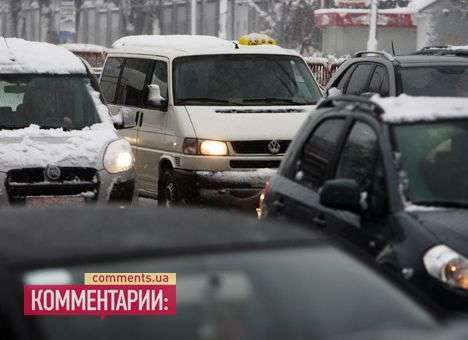 Из-за снегопада Москва стоит в пробках уже почти сутки
