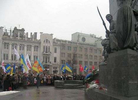 В Харькове отметили День Соборности «файер-шоу» и митингом (ФОТО)