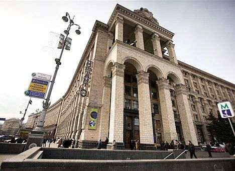 В Киеве заминировали Главпочтамт. У здания дежурит милиция и «скорые»