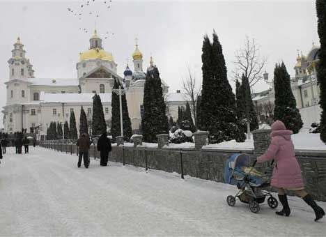 Почаевскую лавру отдадут УПЦ МП в годовщину Крещения Руси