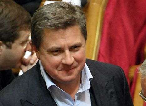 Городу сына Азарова подбросили 26 млн. на канализацию и коммунальную технику