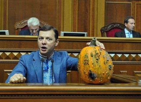 Ляшко будет помогать скандальная блондинка