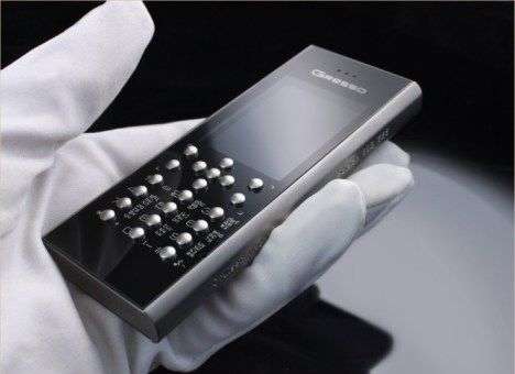 Вышел первый телефон из полированного титана