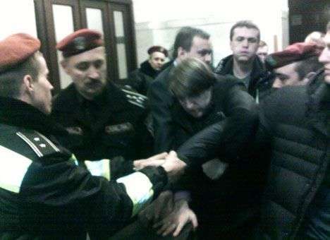 У Попова снова дерутся. Милиция наготове