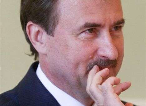 Попов решил погасить протесты надбавками для бюджетников