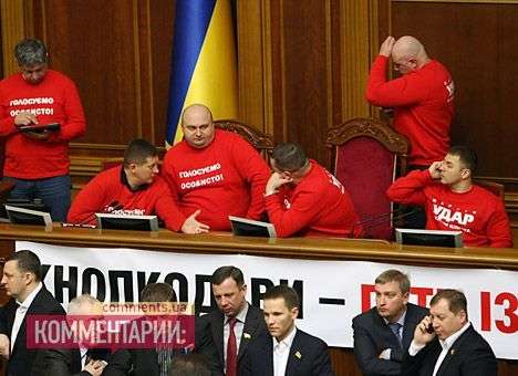 Оппозиция третьи сутки держит трибуну Рады в блокаде