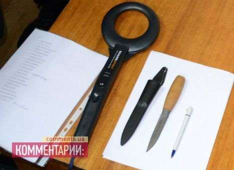 Изъятый в Киевсовете нож отправили на экспертизу, «свободовца» – в милицию