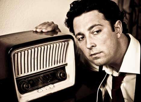 Азаров решил не дразнить народ отключением украинского радио