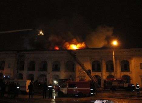 В Киеве горел Гостиный двор (ВИДЕО)