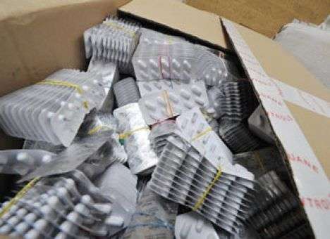 Азаров успокоил: ассортимент лекарств из-за лицензирования не сократится