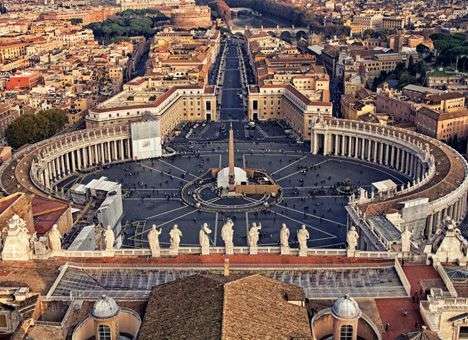 Замену Папе Римскому будут искать в марте