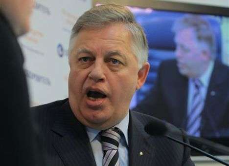 Коммунисты установили Азарову дедлайн