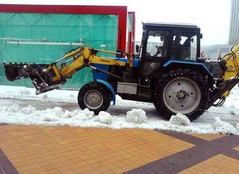 У «Олимпийского» решили убрать снег исключительно ради футбола (ФОТО)
