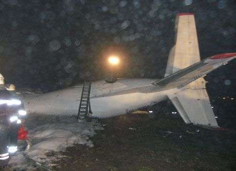 Авиакатастрофа в  Донецке натолкнула Азарова на мысль о проверках