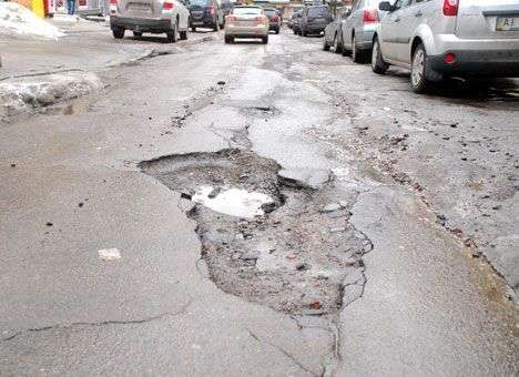 Янукович-младший рассказал, почему асфальт сошел вместе со снегом