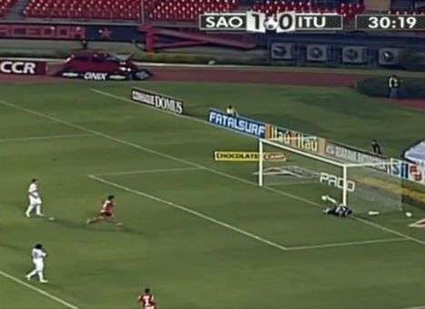 Смешная ошибка легендарного вратаря (ВИДЕО)