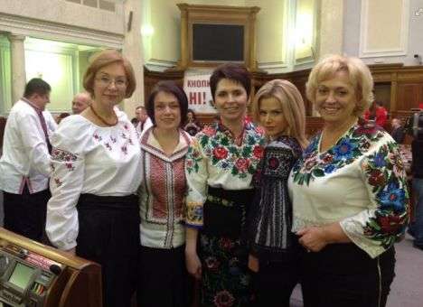 Опозиция назло Чечетову пришла разблокировать Раду в вышиванках (ФОТО)