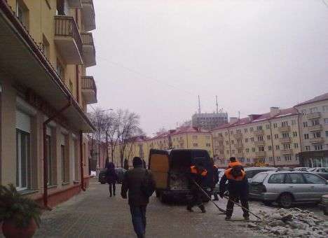 Попову на заметку: в Беларуси снег убирают в «газели»