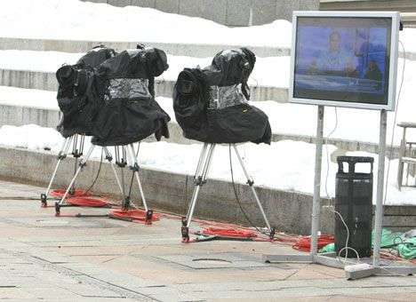 На Майдане желающих пообщаться с Президентом сверяют со списками