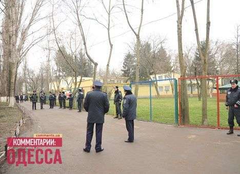 Одесских журналистов без медкнижек не пустили на «диалог» с Президентом (ВИДЕО)