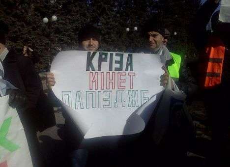 Сотрудники «Донбассаэро» устроили митинг, требуя денег от Коломойского (ФОТО)