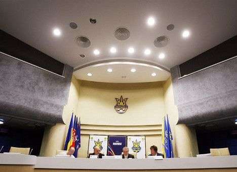 У футбольных чиновников Украины нет делового этикета