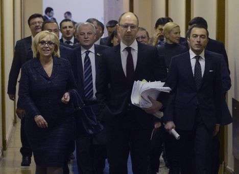 Оппозиция пришла к Азарову со своими «министрами» требовать отставки Президента