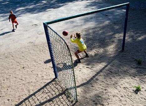 Губернатор Днепропетровщины бесплатно для Президента построит 350 спортплощадок