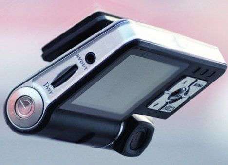 Neoline выпустила видеорегистратор с поворотной HD-камерой