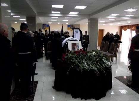 Николаев прощается с мэром: тысячи людей заполонили центральную улицу (ФОТО)