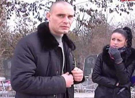 Установлена личность бритоголового, который махал кулаками на похоронах мэра