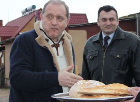 Могилев на Ай-Петри, наевшись лепешек, помчался в туалет