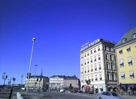 Появились первые снимки с фотоаппарата-значка (ФОТО)