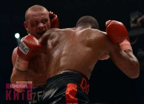 Узелков проиграл титул чемпиона в кровавом бою (ФОТО)