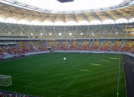 Польша сыграет против Украины под крышей