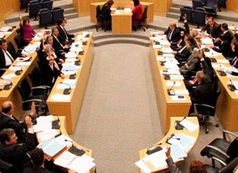 Парламент Кипра отказался сегодня спасать страну