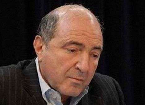 Березовского могли задушить - возле тела найден шарф