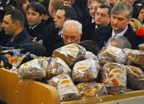 Как Азаров сам себя перепиарил