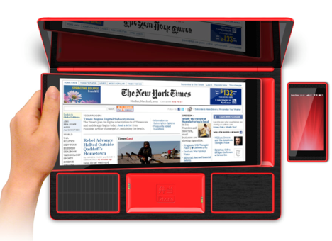 Ноутбук превратили в чехол для планшета и смартфона