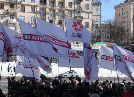 Оппозиция подожгла под КГГА снеговика в образе Попова (ФОТО)