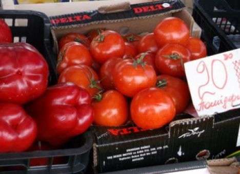 Тернопольщину завалили помидорами от Фирташа (ФОТО)