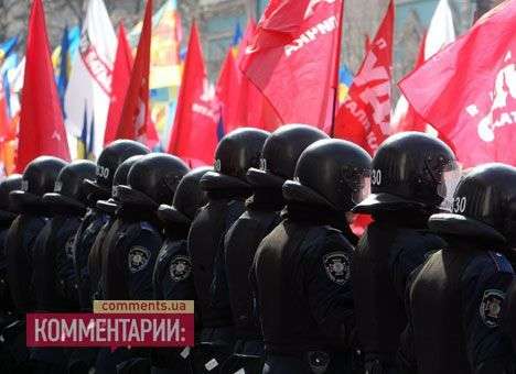 Митингующие под ВР атаковали «регионалов» снежками, а «тушек» Табаловых избили флагом «Свободы»