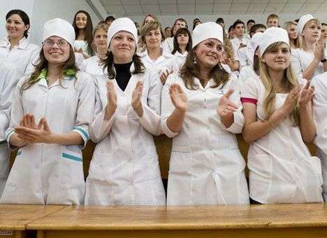 Cтудентов-бюджетников хотят избавить от послевузовского рабства