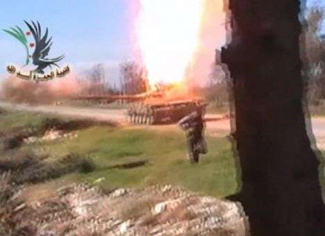 В Сирии повстанец подорвал танк Асада через дуло (ВИДЕО)